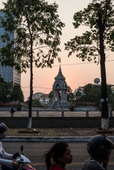 Sunset at Phnom Penh - Traveling through Cambodia